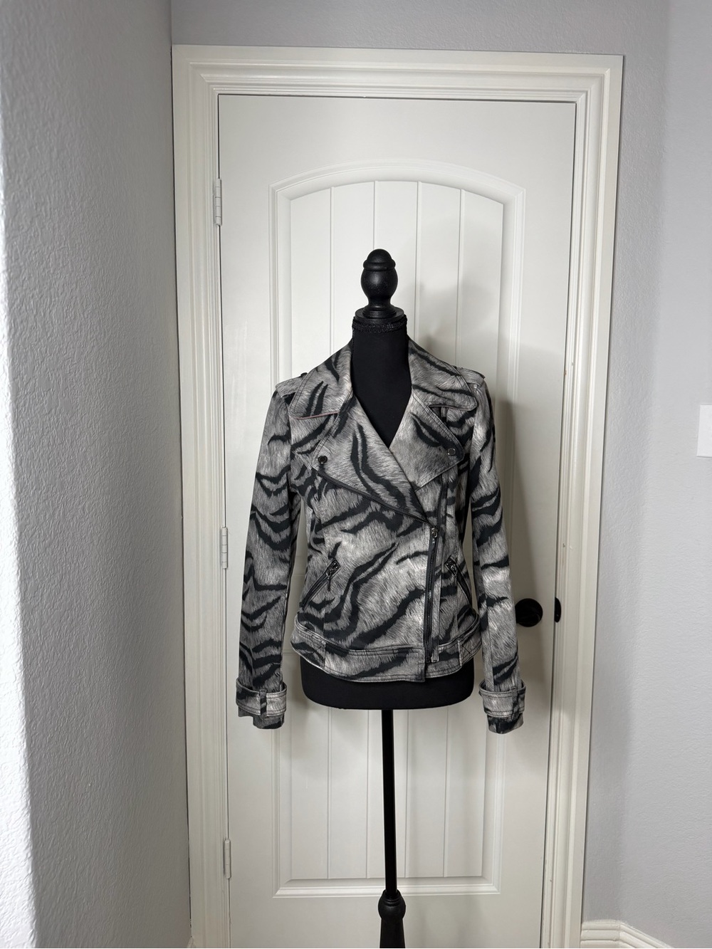 Black & White Womens Grey Black Patterned Moto Jacket